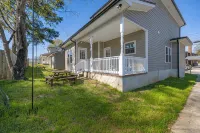 The Briar ~ Sleek 3BR New Home Walk to DT w/Outdoor Area - Wifi