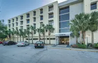 Clearwater Beach Condo 3 BR fits 6-8 ppl