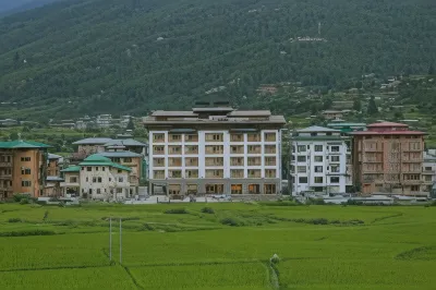 Kaachi Grand Hotel Hotele w: 
