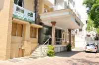 Nayagara Hotel - parcheggio