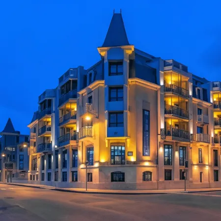 Hôtel le Nouveau Monde Отели рядом с достопримечательностью «Пляж Сийон»