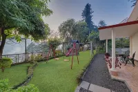 8Fold-Pinecrest by LaRiSa, Bhimtal - موقف سيارات