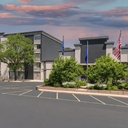 Sonesta Hotel Grand Rapids Airport