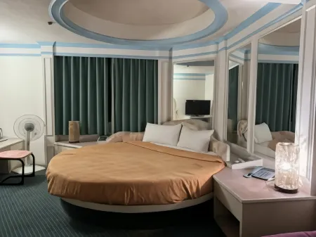 Modern Plaza Hotel