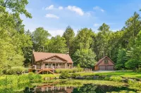 The Catskill Getaway • Near Bethel Woods & Hiking & HOT TUB - Wi-Fi