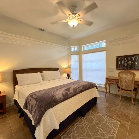 BEACHFRONT, HEATED POOL, KAYAKS/SUP, LANAI W/ GULF VIEWS, 85' DOCK, 2 GOLF CARTS Hotele w: Captiva
