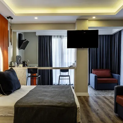 لاكي مونكي ميدي هوتل Hotels near مول شي