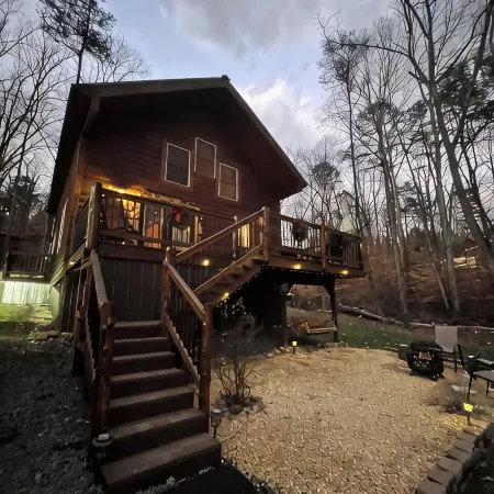 Cozy Lake Cabin. Near Douglas Lake,East TN! Sleeps 5.Hot Tub. Fireplace. Age 25+
