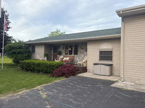 Spacious in-Town Family Home, Walk to Beach & Downtown, Quiet Retreat