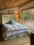 Cozy 40 Acre Homestead Cabin w/ 360 Views + Soaker Tub! - Alppimaja