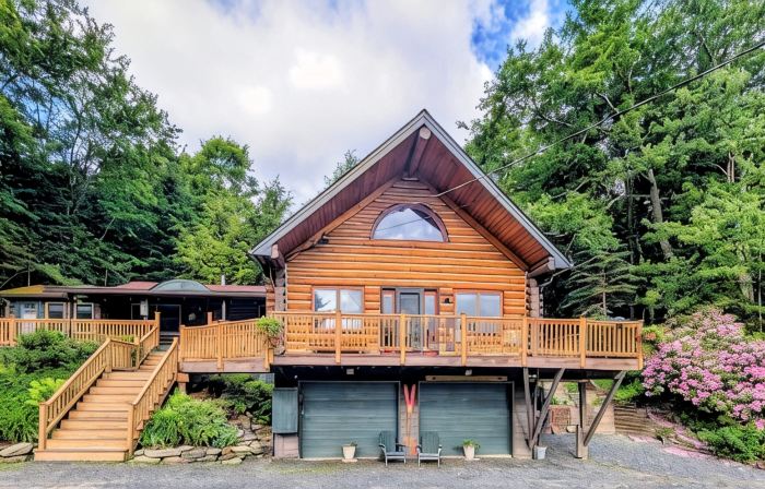 Handcrafted Log Cabin • Walk to Lake • Private Backyard w/Fire Pit • Sleeps 8