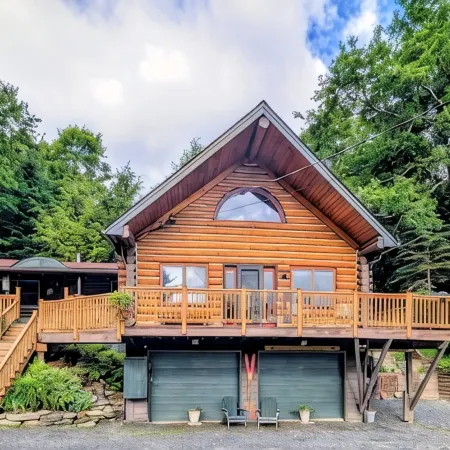 Handcrafted Log Cabin • Walk to Lake • Private Backyard w/Fire Pit • Sleeps 8