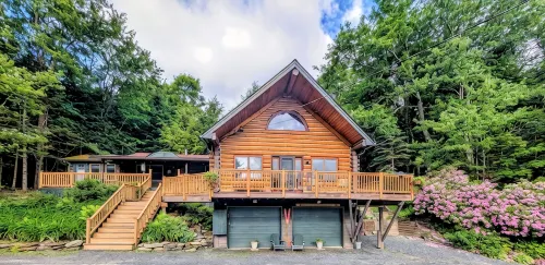 Handcrafted Log Cabin • Walk to Lake • Private Backyard w/Fire Pit • Sleeps 8