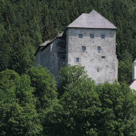 1 Studio Flat walking distance to ski lifts (we have 2 in the same building)
