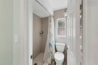 1st floor apt A. 1 mile from waterfront and downtown. Just 2 miles from beach! - Apartments