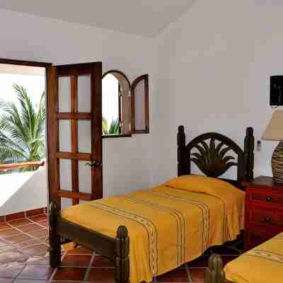 Casa Serena - Stunning Beachfront Villa Near Four Seasons Rooms