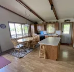 Lakefront 4 Bedroom Cabin - Homestays