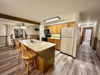 Quaint & Historic Downtown Oscoda Home - 홈스테이