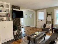 Charming Cottage in Jamestown - Wifi