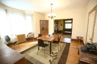 Large, kid friendly, private home on a brick street, 10 mins from downtown - 2つ星