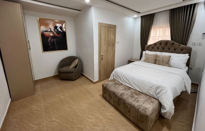 Thapunchline Apartments & Hotels