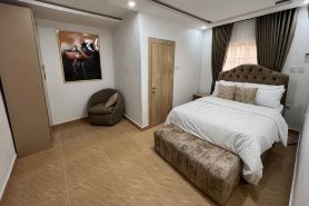 Thapunchline Apartments & Hotels