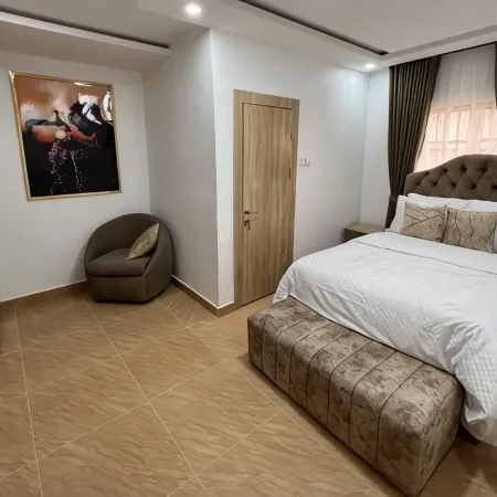 Thapunchline Apartments & Hotels