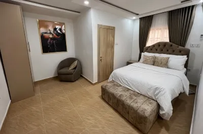 Thapunchline Apartments & Hotels Hotele w: 