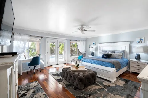 Beautiful sunset Lakehouse with with amazing views and heated pool and jacuzzi ! - Wifi