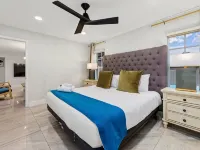Waterfront, 7s Hot Tub, 5 Min to Sawgrass Mall - Biggest Outlet Mall in US Hotels in Sunrise