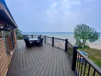 Lake Michigan Cabin + Hot Tub & Spectacular Views • Sleeps 8 - Hytter