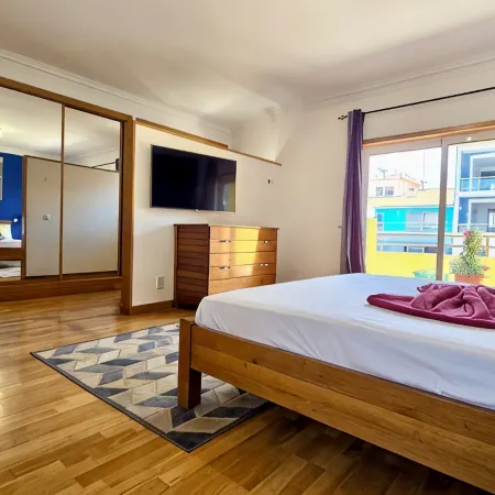 Spacious Penthouse w/ Barbecue, wifi, 2 terraces & Views