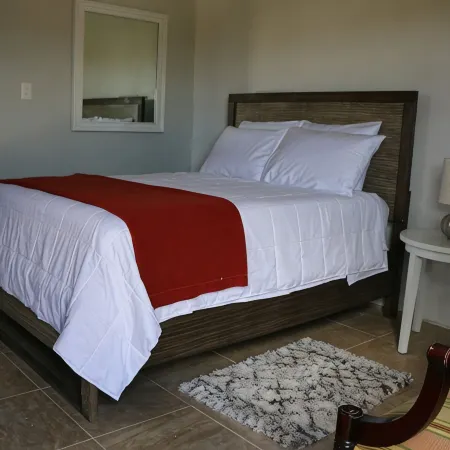 Discover Hideaway Chateaux:A Secluded Island Studio Oasis w/ Pool & Scenic Views