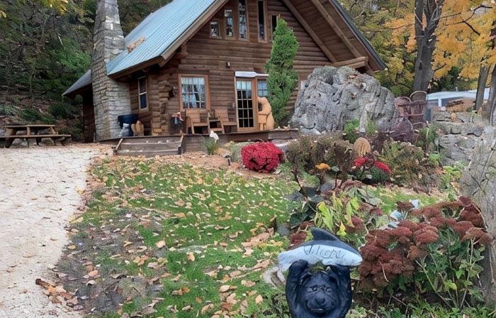 Log Cabin next to the Mississippi River