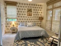 Gorgeous home in Vilano.  Situated btwn Beach  & Public boat launch with pool - balcony