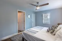 The Periwinkle Cottage, 3BR, 2BA Fort Mill Retreat. Close to Downtown! - Wifi