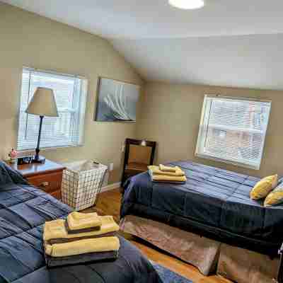 Pittsburgh #GoadLife - Local Art - Family/Dog/Business Friendly - Patio BBQ Rooms