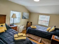 Pittsburgh #GoadLife - Local Art - Family/Dog/Business Friendly - Patio BBQ - บังกะโล