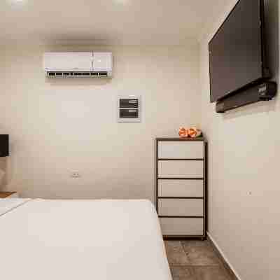 Cozy Cayena APT 2BR -3 min 2 Palm Beach, sleeps 5 Rooms