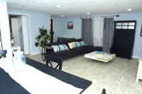 Modern Beachside Space - Near Boston/Airport/Train - Homestays
