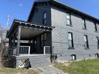 The Merlot, minutes to Niagara's Falls, 3 bedrooms with Hottub and Sauna - Bungalows