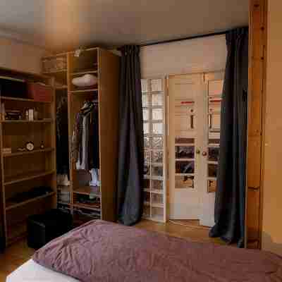 Four double beds down-town main street. Rooms