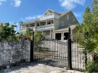 Ultimate Outdoor Living, in the Heart of Exuma, High above it All Hôtels à : George Town