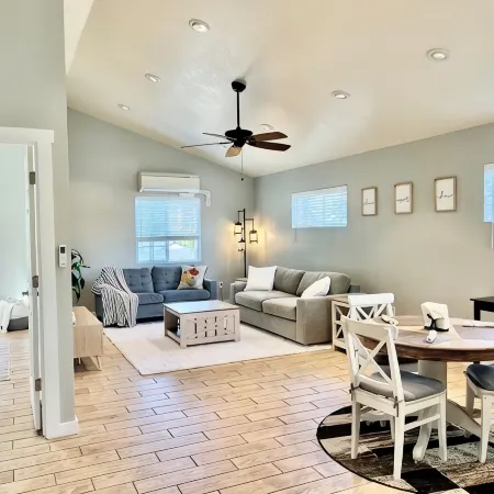 Cozy and quiet Detached unit 1 bedroom in Beaverton area
