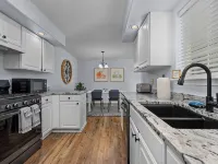 Inviting 2Br Half-Plex-Equipped Kitchen & Garage Hotels in Keizer