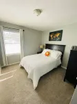 Updated 4-bedroom house with relaxing sunroom; minutes from downtown Raleigh. - 무료 와이파이