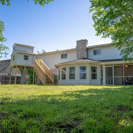 Beautifully remodeled Boerne Charm home located minutes from downtown
