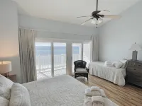Private Beach! Gulf-front with a pool - Stunning views! Beach Service Covered! - 4 звезды