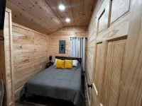 Rustic Retreat at Backwoods Bungalow – Secluded Cabin with Modern Comforts - Alphydda