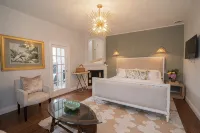 Historical New England coastal holiday home-2 min. from Ocean Beach - Homestays